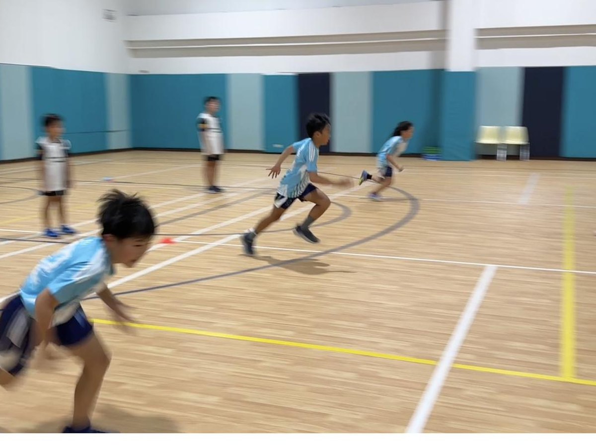 Children sprinting at full speed in the gym