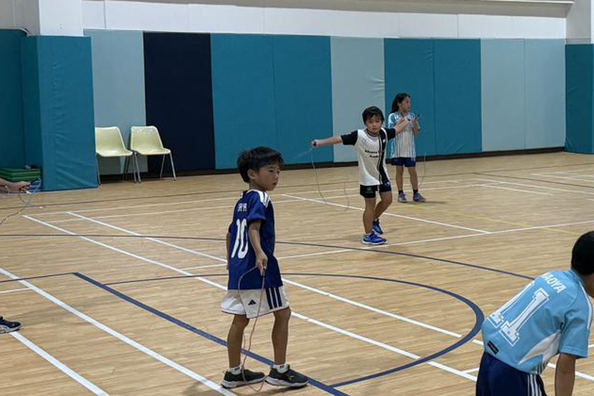 Children working with skipping ropes